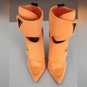 Steve Madden Womens Fasten Bright Orange And Black Stilettos size 5.5.